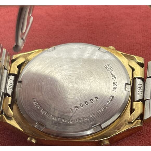 VTG 1980s SEIKO A639-5009 LCD CHRONOGRAPH WATCH GOLD TONE Dead Battery - Picture 9 of 16